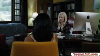 ���ವಿಐ ಪ್ರೀತಿ ಕೇವಲ ಉಚಿತ ಕೆಂಜಿ Taylor ಬಾಯಿಯಿಂದ ಜುಂಬು ಸ್ತನಗಳನ್ನು ತುಲ್ಲು