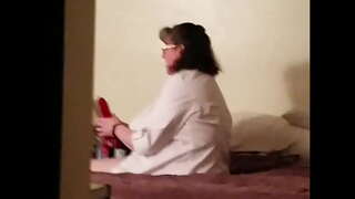 Жирний вібратор завдовжки 12 дюймів змушує дружину дуже сильно оргазмувати