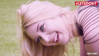 LETSDOEIT - Амаріс і Калеб Рока - Сексуальна блондинка трахається в заднє проході голодним татом