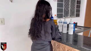 Į brunetė myli lytis