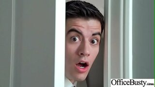 Шлюха дівчина (Даймонд Джексон) з круглими великими цицьками трахається в офісі вид-09