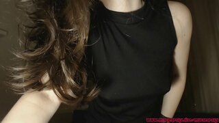 Sữa chảy qua áo tôi