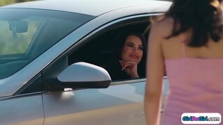 Twa super cho kolèj ti fi fè soti sou kabann lan.De nan yo souse sou yo rou zanmi fèm kòk anvan youn nan k &#039;ap manje l&#039; 19yo gfs pussy pandan y ap facesitting an rou.Jèn timoun ti fi a manje tout manje pussy ak lè sa a, yo fwote chak lòt moun pussy jiskaske yo kom